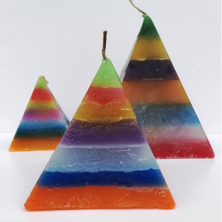 Vela Pirámide Pequeña 7 Colores, 7cm base x 9cm altura